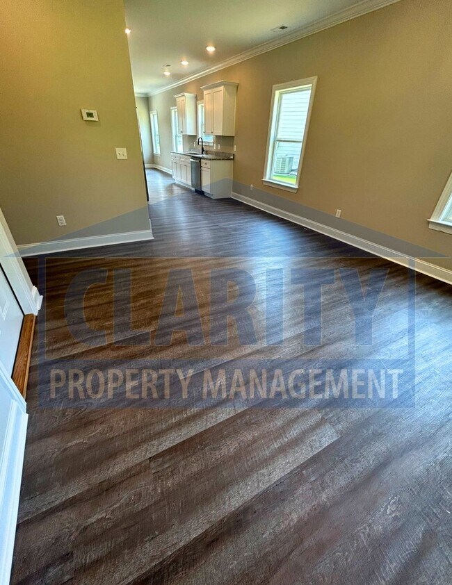 Building Photo - Spacious 4-bedroom home in prime Cleveland...