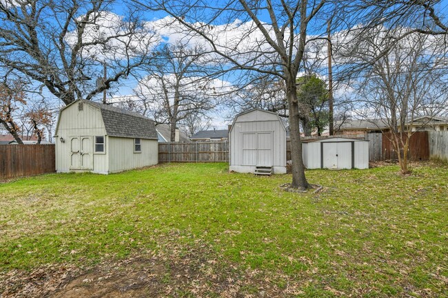 Building Photo - 1702 Sagebrush Trail