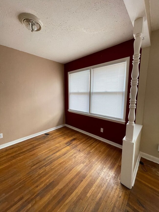 Building Photo - 3 bedroom 1 bath house