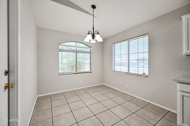 Building Photo - 1060 W Mesquite Ave