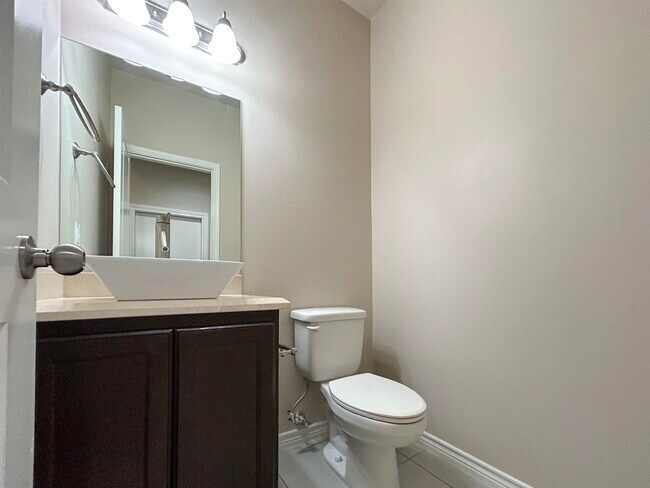 Building Photo - 218 John Irving Dr