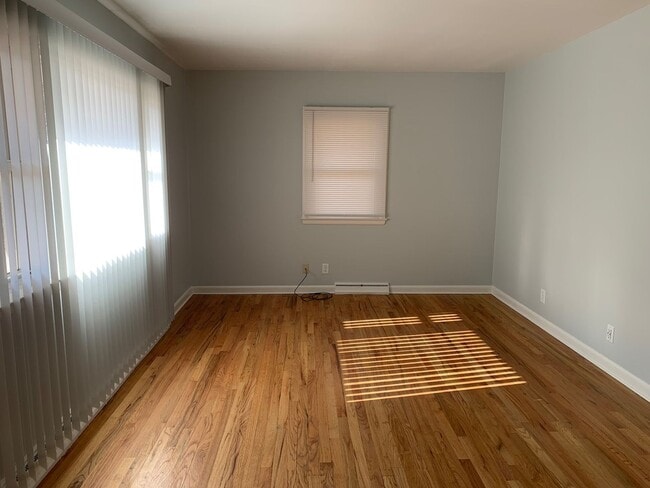 Building Photo - Wonderful 4 Bedroom 2 Bathroom Home in Eastridge!