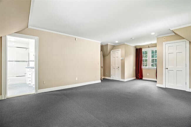 Building Photo - 6 Club Rd