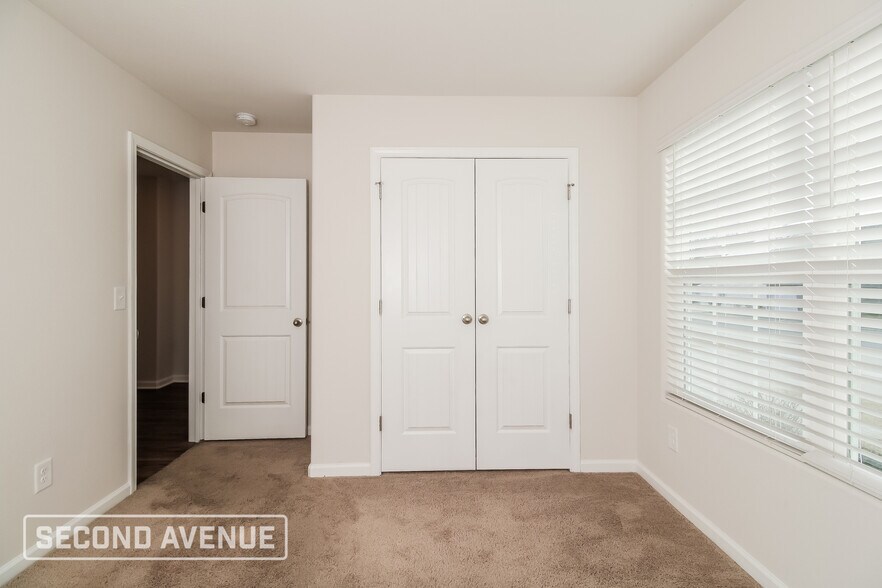 Building Photo - 411 Misty Knl Dr