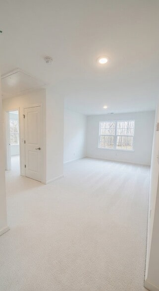Building Photo - 5537 Hydrangea St