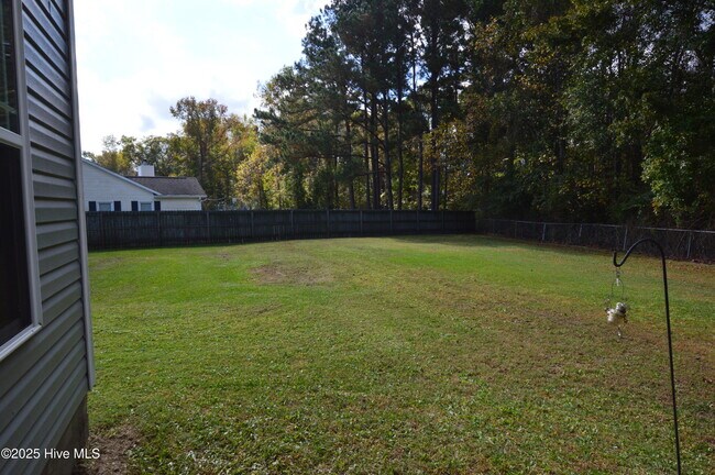 Building Photo - 222 Lakeside Dr