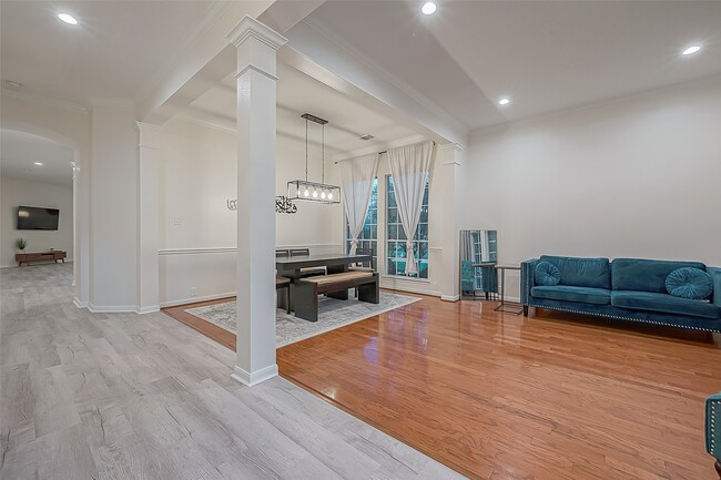 Building Photo - 643 Avery Dr