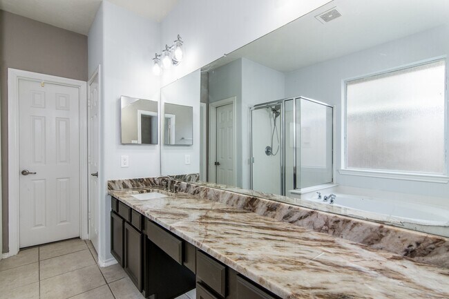 Building Photo - 22015 Field Green Dr