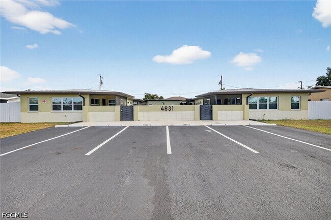 Building Photo - 4831 Tudor Dr