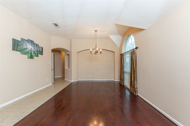 Building Photo - 2201 Signal Hill Dr