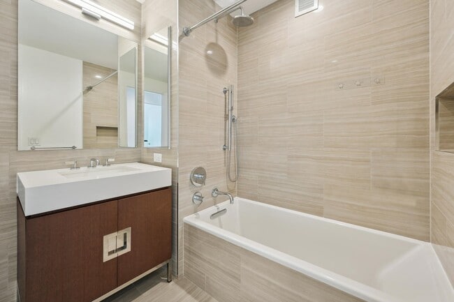 Building Photo - 99 Hudson St