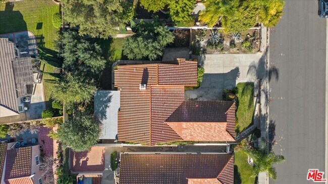 Building Photo - 409 Beverly Dr