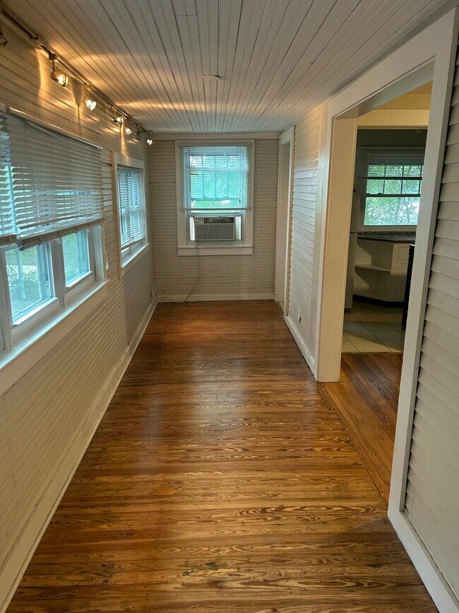 Building Photo - 431 S M St