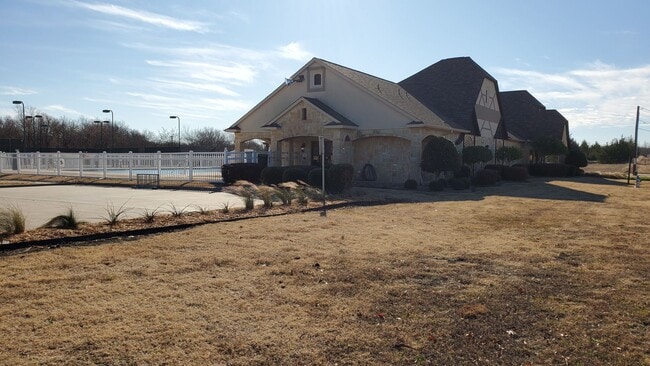 Building Photo - 1621 Colonial Dr