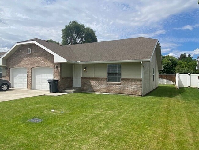 Building Photo - S519