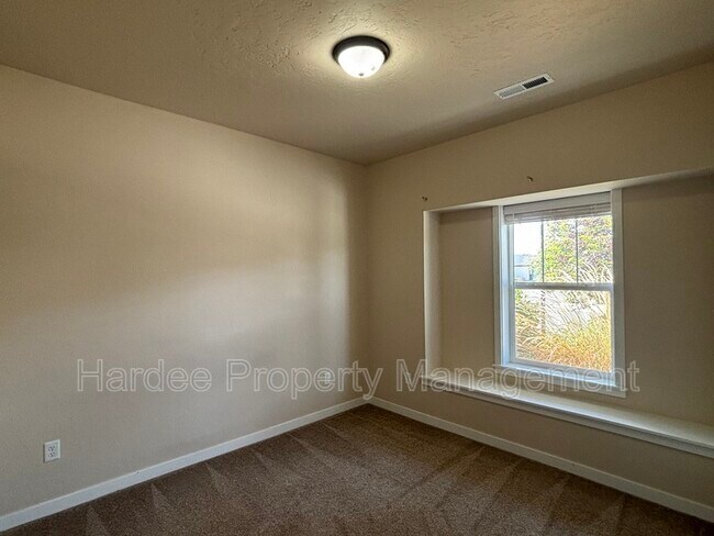 Building Photo - 9070 W Songwood Dr
