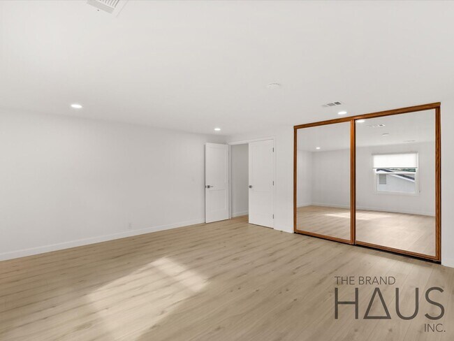 Building Photo - Two Primary Bedrooms, Pool, & Air Conditioning