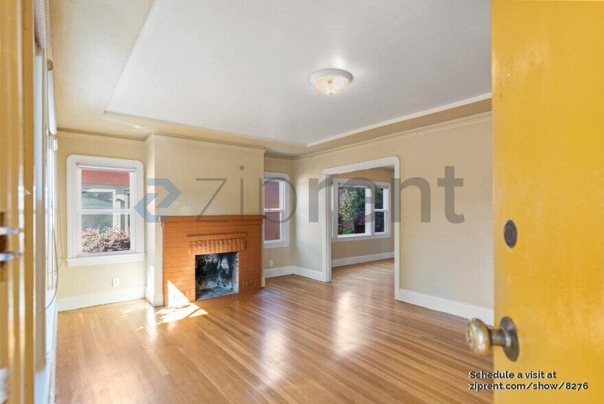 Building Photo - Unit