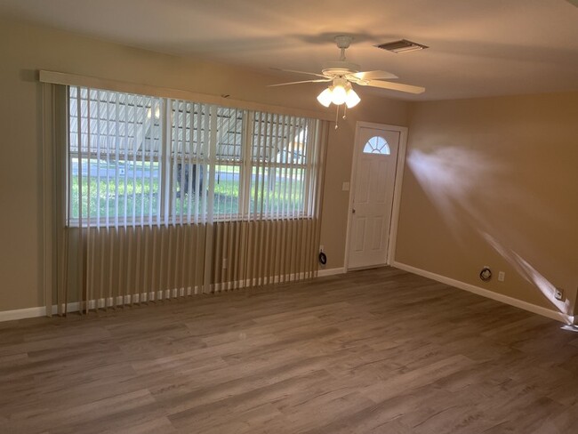 Building Photo - Fort Myers Single Family Home