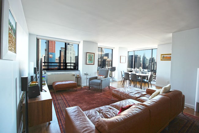 Building Photo - 30 West 60th Street