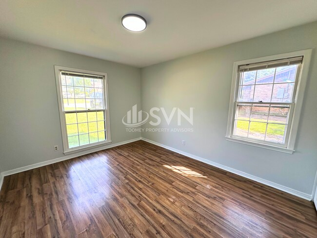 Building Photo - 110 Windsor Dr