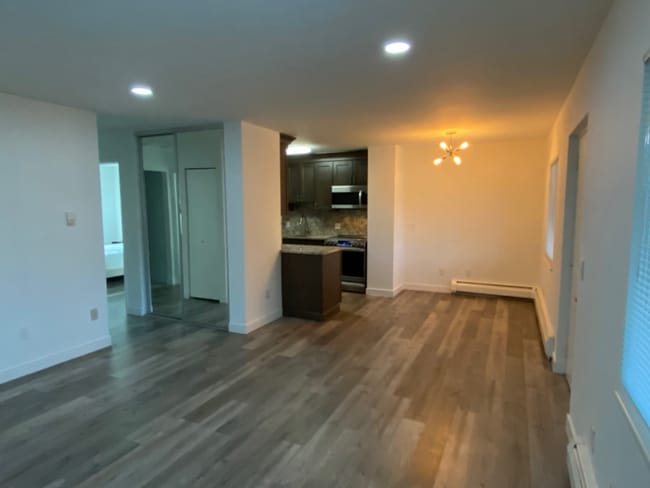 Building Photo - 2225 S Jasmine St