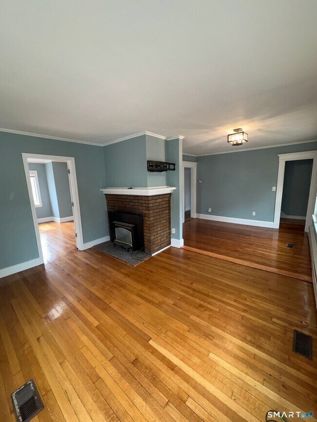 Building Photo - 1045 Cooke St