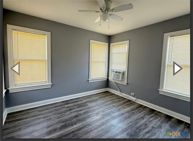 Building Photo - 1003 E Sabine St