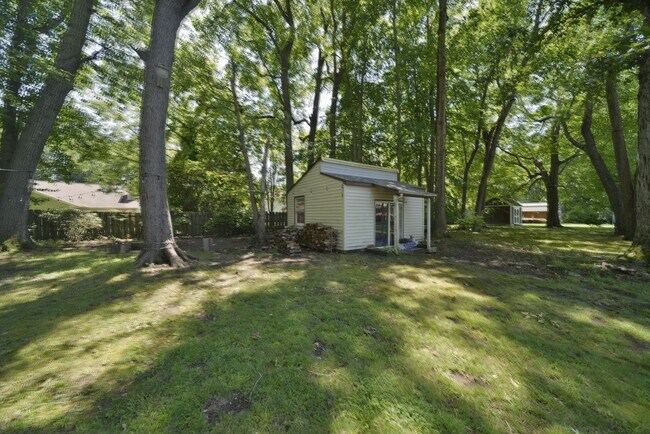 Building Photo - 228 Shadywood Dr