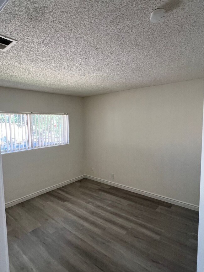 Building Photo - 221 Grayson Way