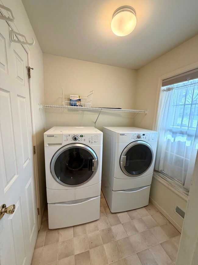 Building Photo - 104 Kentshire Dr