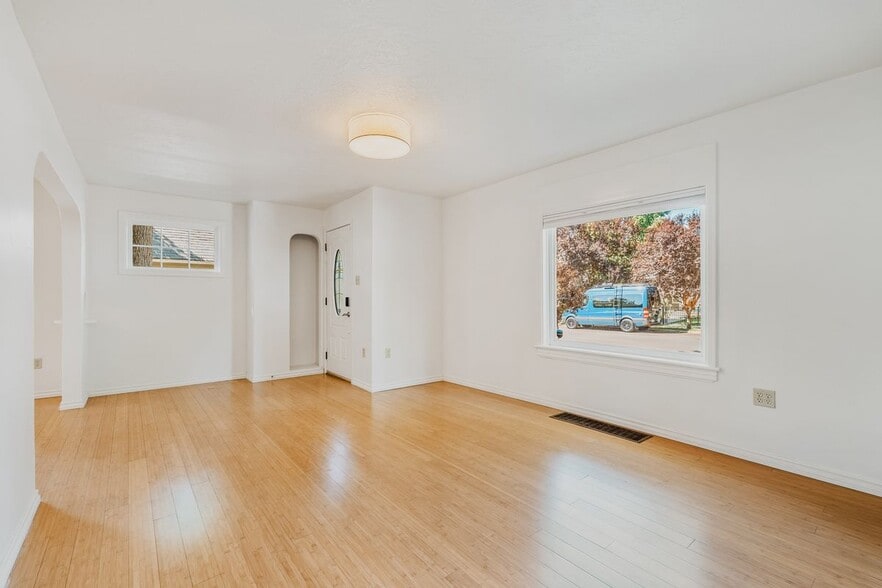 Building Photo - 1610 N 10th St