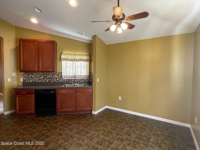 Building Photo - 1897 Gould Ave SW