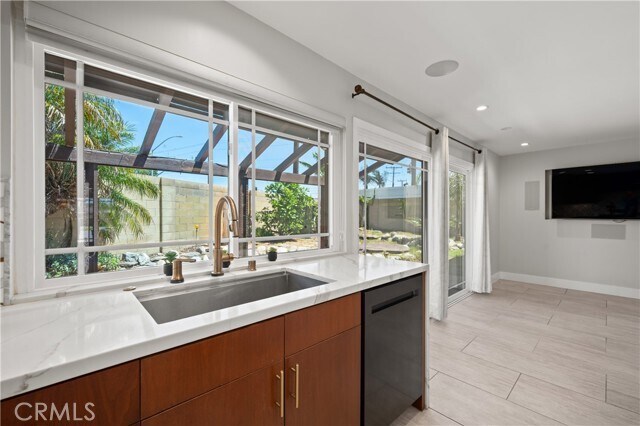 Building Photo - 9462 Pier Dr