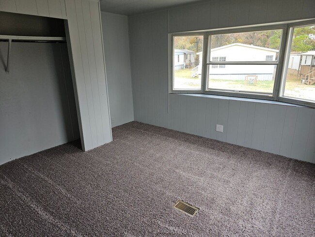 Building Photo - Nicely Remodeled 2 bed 2 bath Mobile Home ...