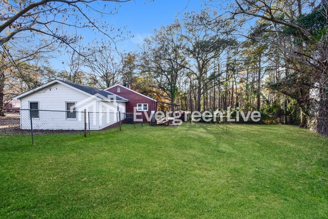 Building Photo - 5 Larkin Ct