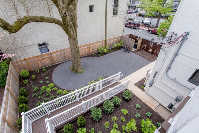 Building Photo - 41 Bridge St