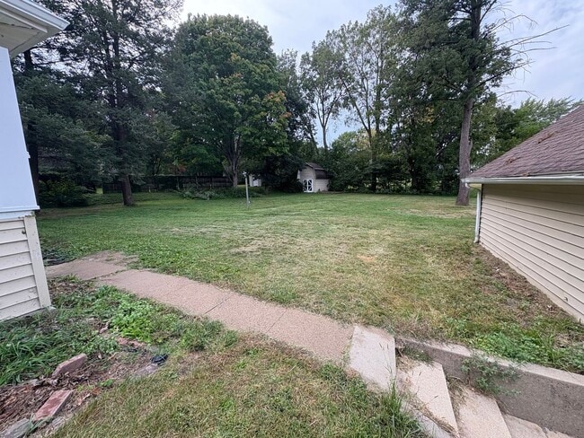 Building Photo - 4 bedroom 3 bathroom single family home