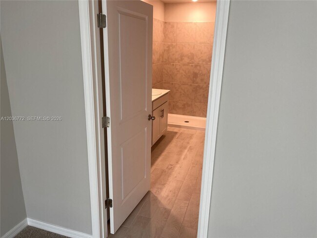 Building Photo - 455 Londrina Dr