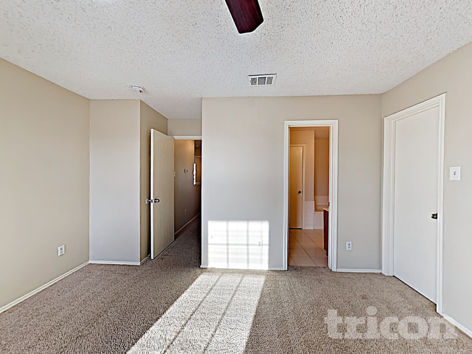 Building Photo - 2036 Talon Dr