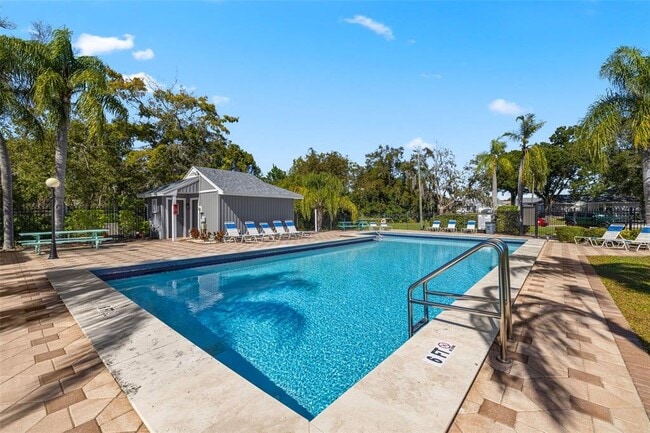 Building Photo - 245 Petrea Dr