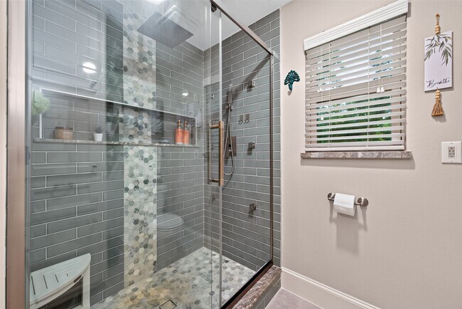 Building Photo - 746 Stone Mountain Dr
