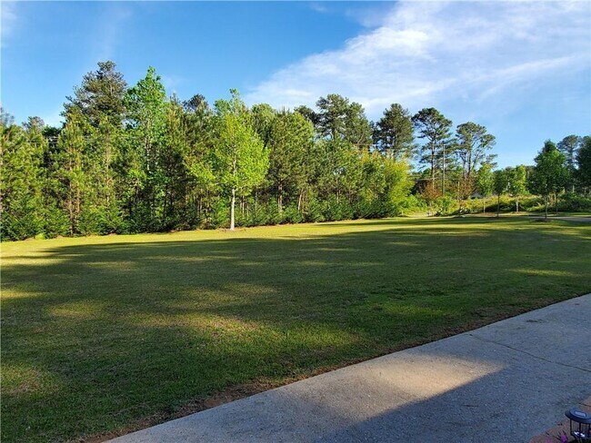 Building Photo - 2220 Sunny Hill Rd