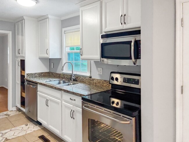 Building Photo - Charming 2BR Home in the Westover Area – A...