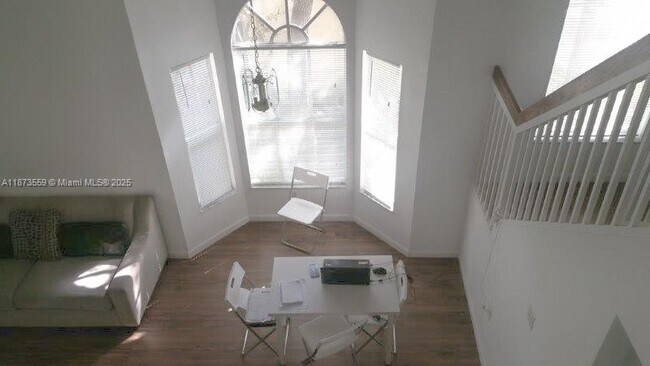 Building Photo - 3204 Glenmoor Dr