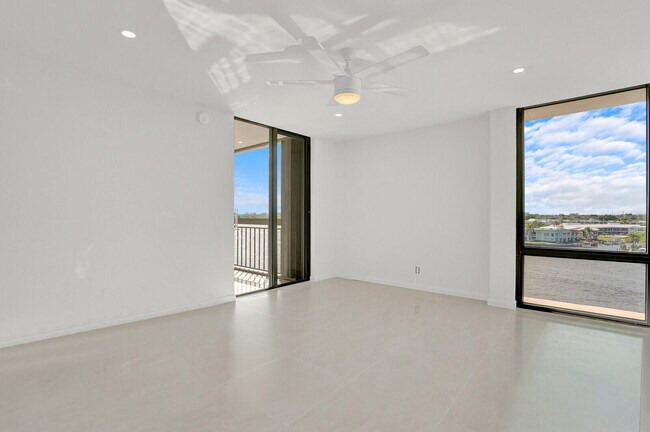 Building Photo - 2697 N Ocean Blvd