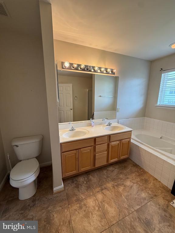 Building Photo - 7028 Wytheville Cir