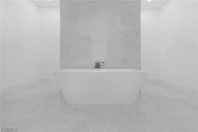 Building Photo - 2001 NW 25th Ave