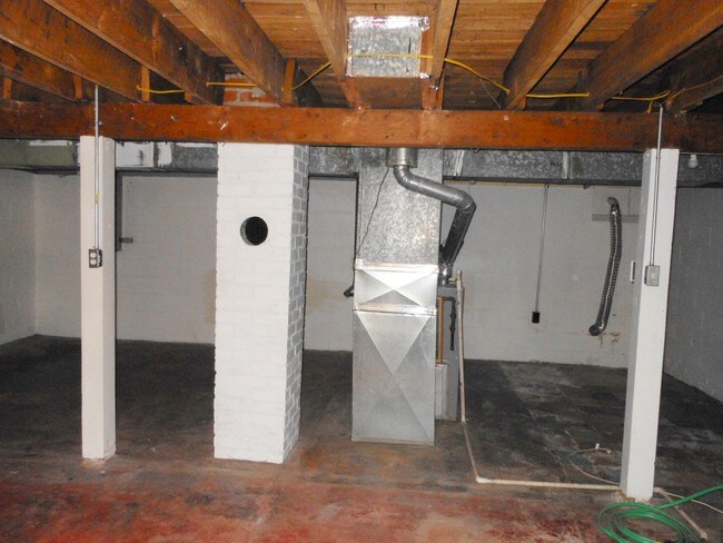 Building Photo - 1200 State St