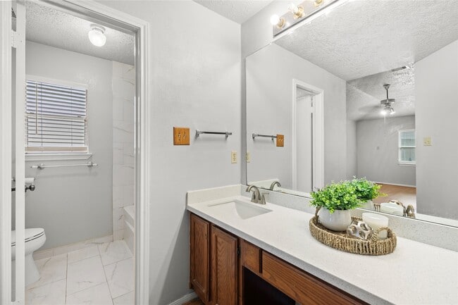 Building Photo - 8118 Vista Del Sol Dr